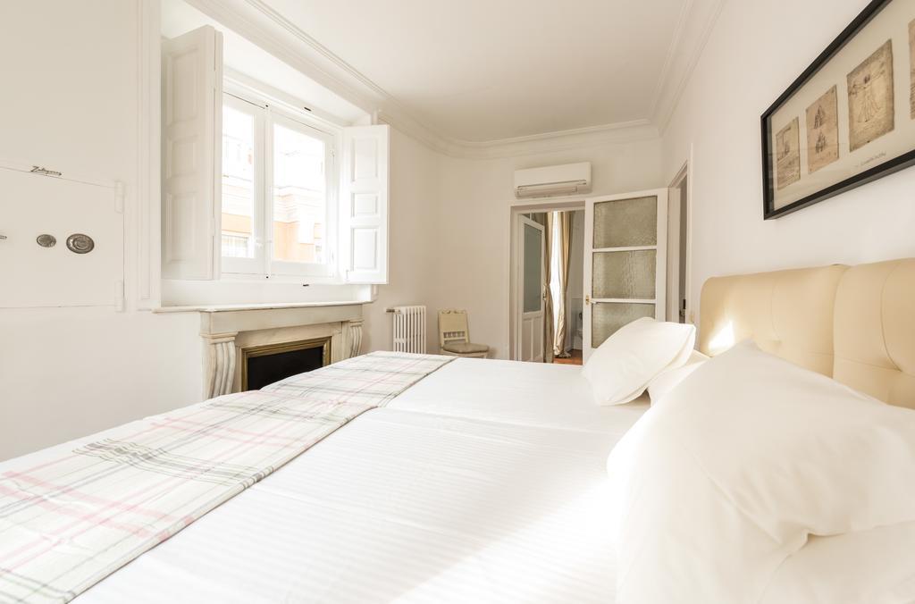 Apartamentos Madrid Centro W Esterno foto