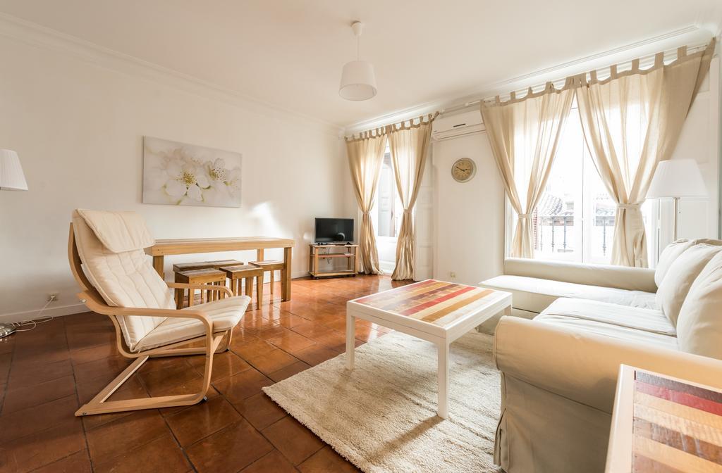 Apartamentos Madrid Centro W Esterno foto