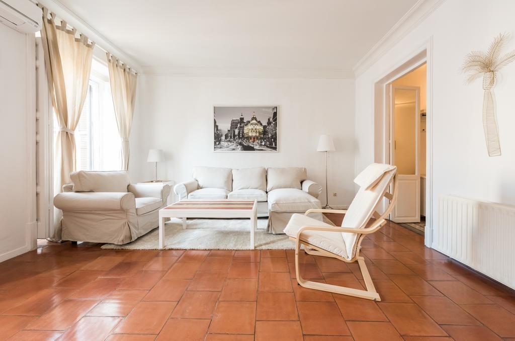 Apartamentos Madrid Centro W Esterno foto