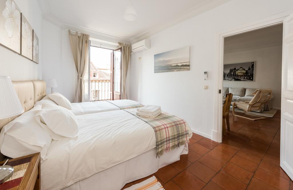 Apartamentos Madrid Centro W Esterno foto