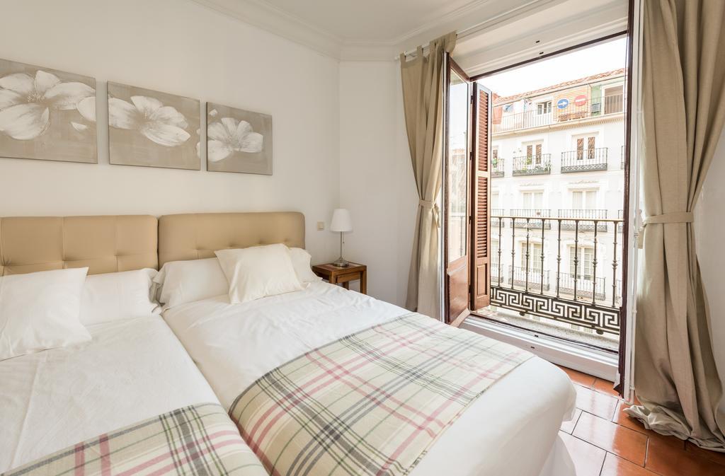 Apartamentos Madrid Centro W Esterno foto