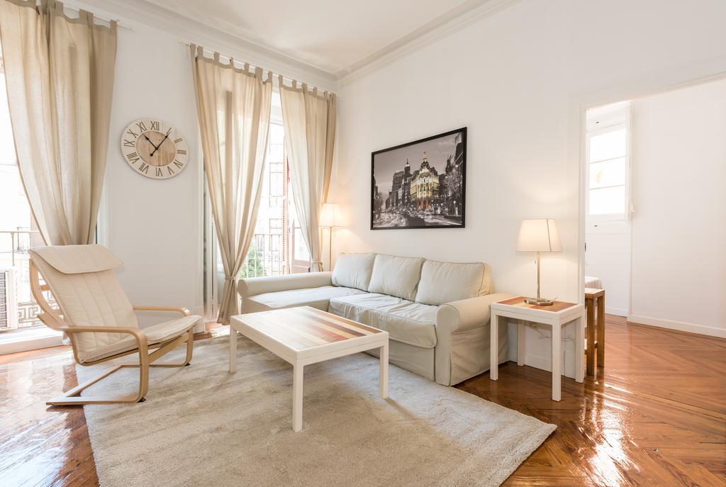 Apartamentos Madrid Centro W Esterno foto