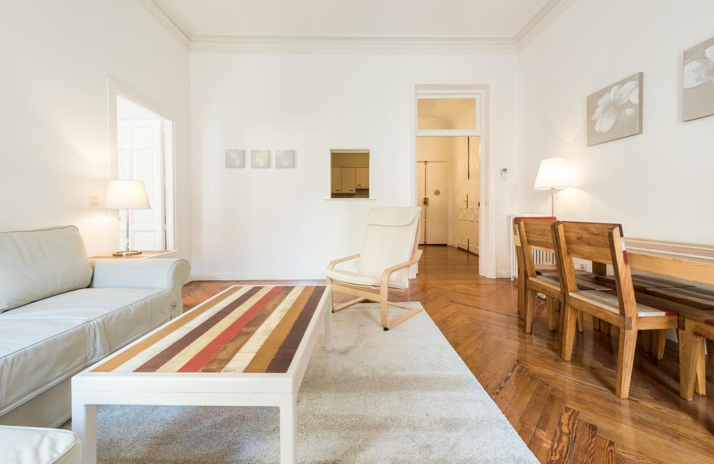 Apartamentos Madrid Centro W Esterno foto