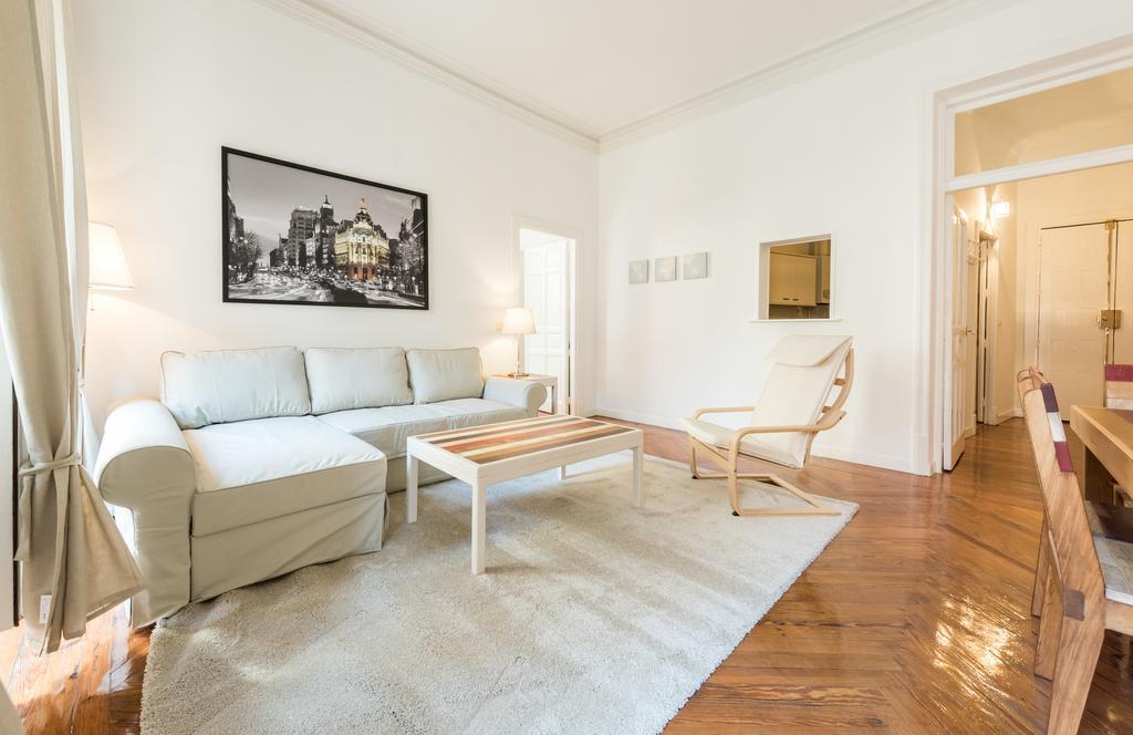 Apartamentos Madrid Centro W Esterno foto