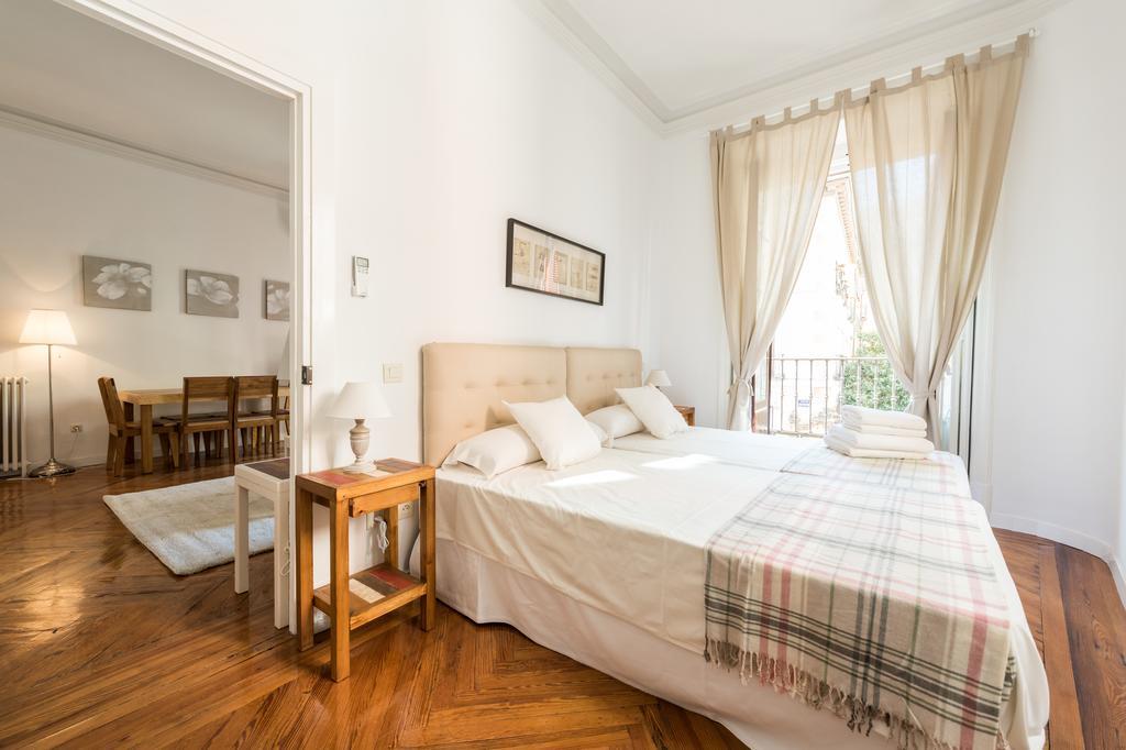 Apartamentos Madrid Centro W Esterno foto