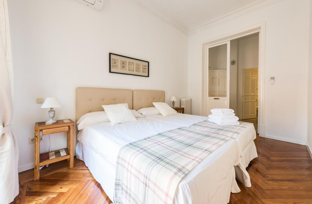 Apartamentos Madrid Centro W Esterno foto