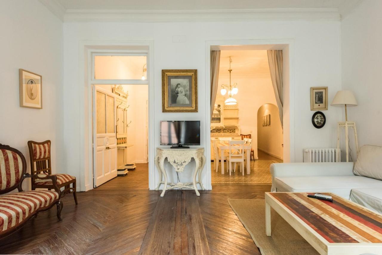 Apartamentos Madrid Centro W Esterno foto